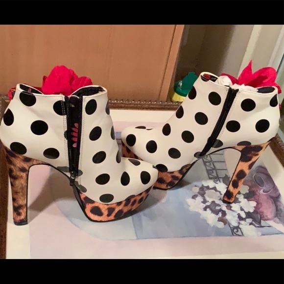NWOT Fast Fabulous 6” heel booties - Picture 2 of 5